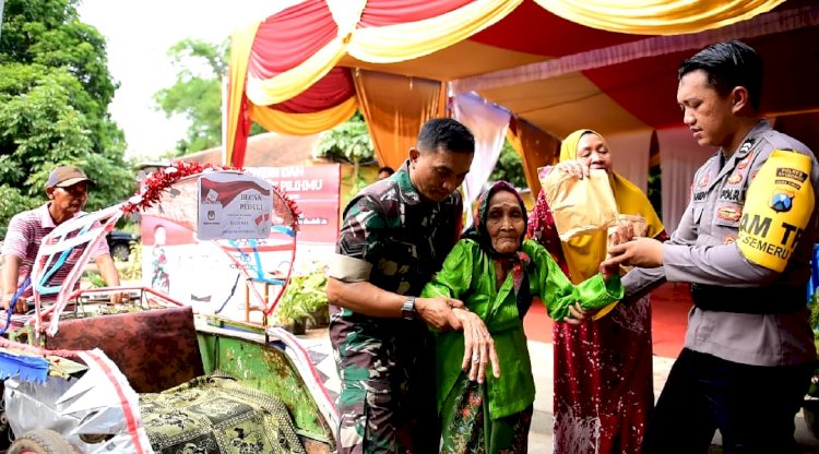 Bupati Apresiasi Kolaborasi TNI - Polri di Situbondo Antar Jemput Lansia Datang ke TPS Demi Gunakan Hak Pilih